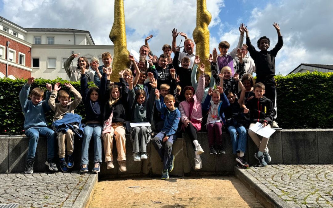 Klasse 4a der Gemeinschaftsgrundschule Menzelen-Veen besucht das Rathaus im Rahmen des Textil Trace