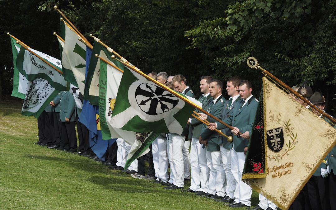 „Die Fahne hochhalten“ bei Sankt Heinrich