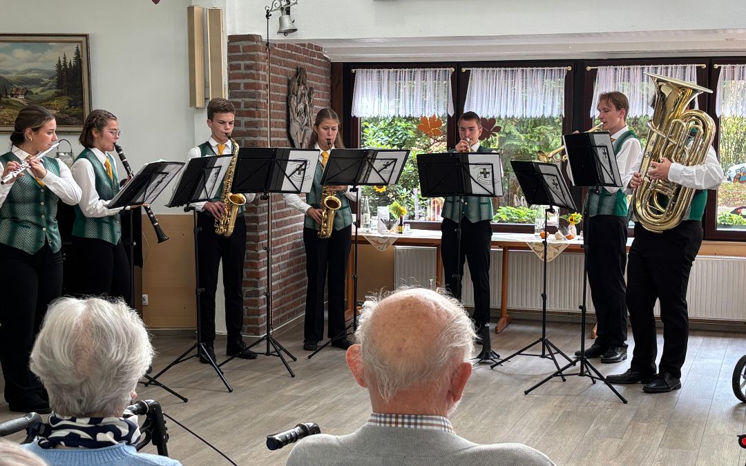 Junges Ensemble des Musikvereins Menzelen begeistert am 28.9.25 im Marienstift – Sammelmarathon für das WDR 2 Weihnachtswunder startet