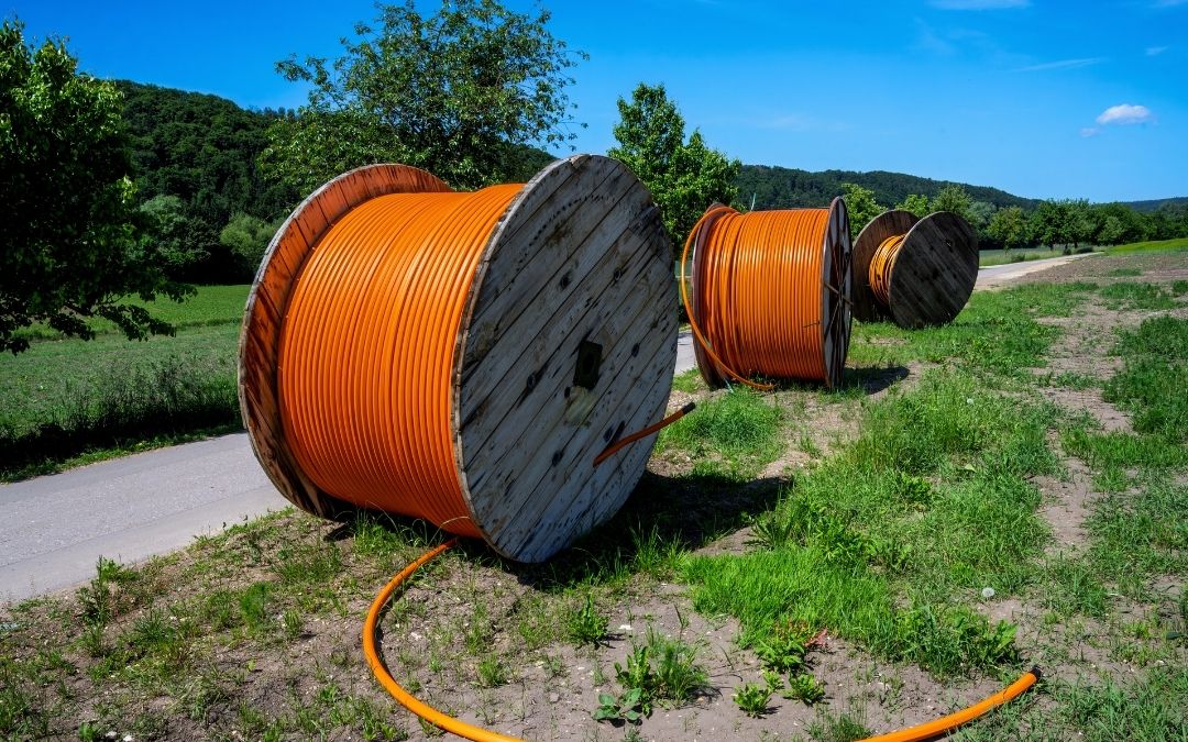 Beginn des Glasfaserausbaus in den „Grauen Flecken“: Vorbereitende Maßnahmen in Alpen und Sonsbeck starten