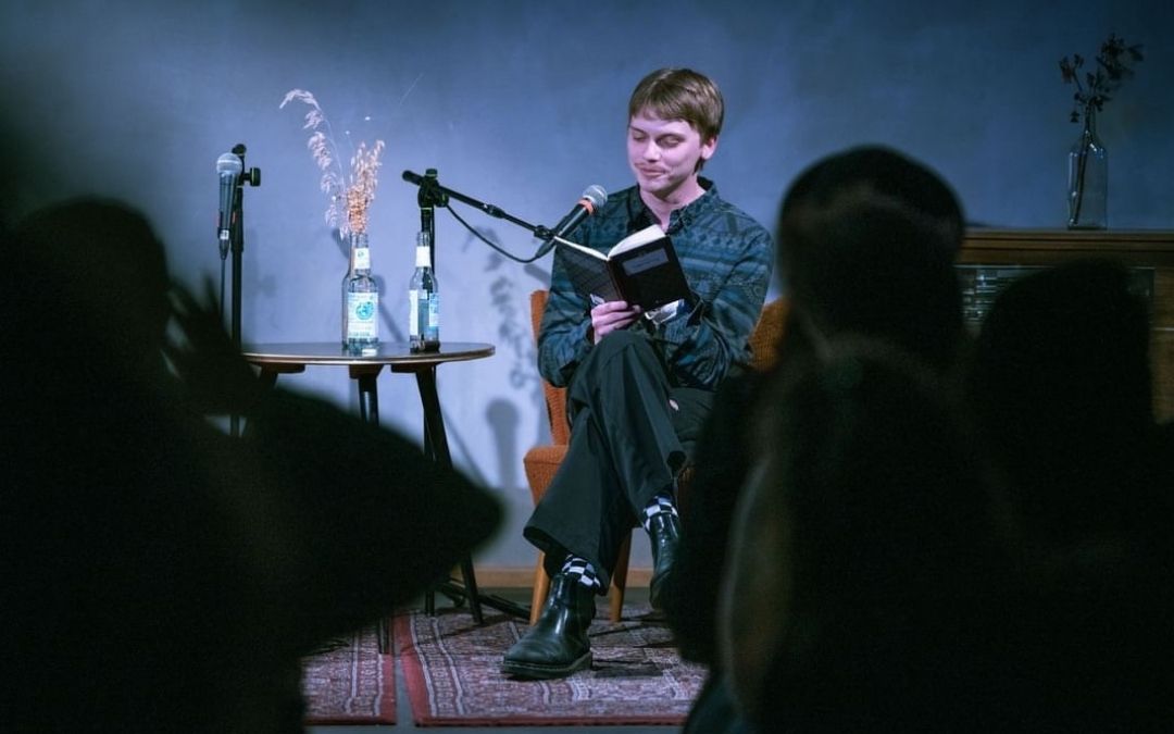 Lesung mit Musik: Juri Ricken liest aus aktuellen Werken – am 27. Februar 2026