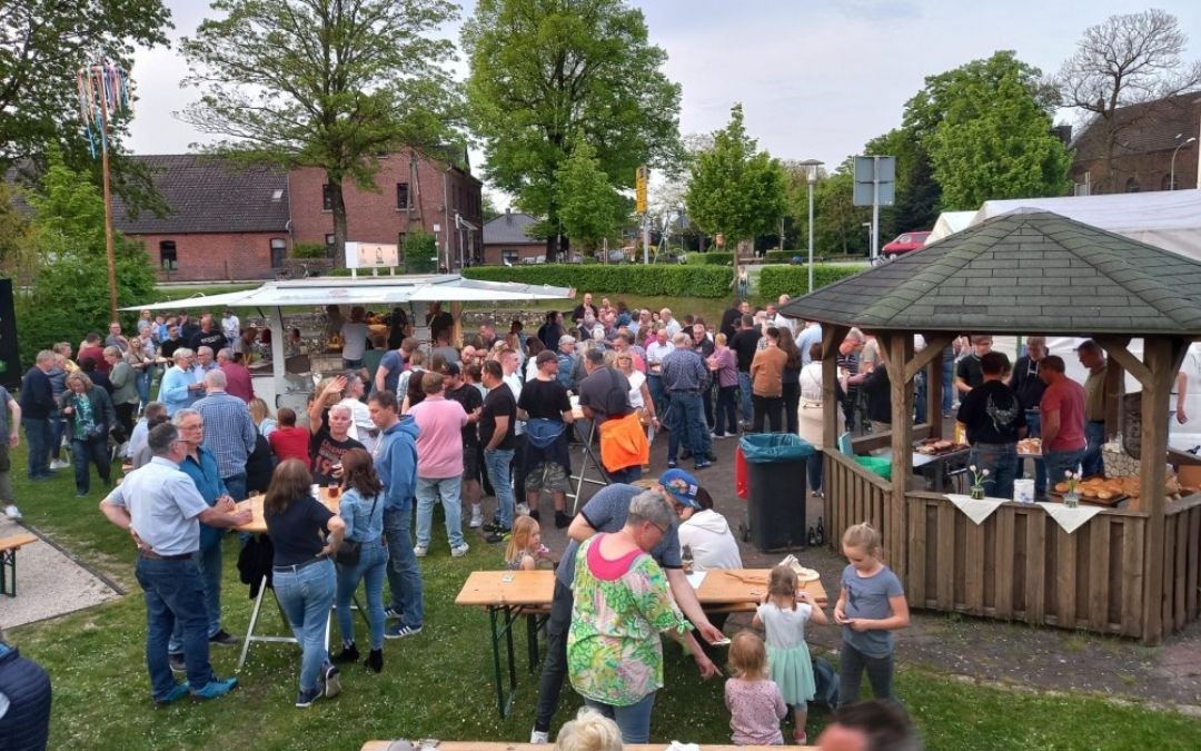 Tanz in den Mai am Dorfplatz Bönninghardt