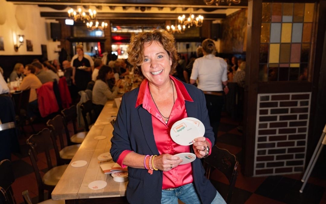 Steffi Neu kürt Quizkönig in Alpen in der Gaststätte Thiesen