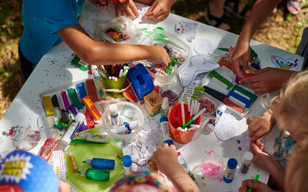 Osterferienaktion für Kinder : Kreativer Mal-Nachmittag mit der Künstlergemeinschaft Alpen