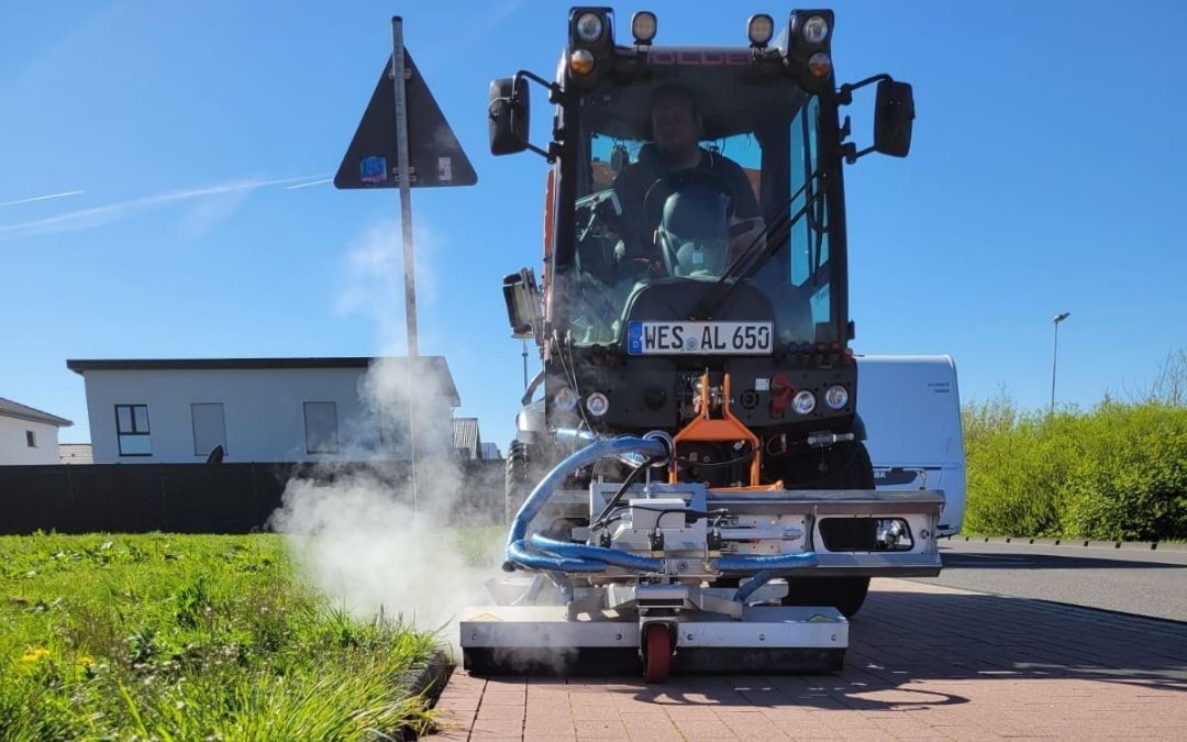 Alpen setzt auf umweltfreundliche Unkrautbekämpfung – der neue „Alpen-Drache“ im Einsatz
