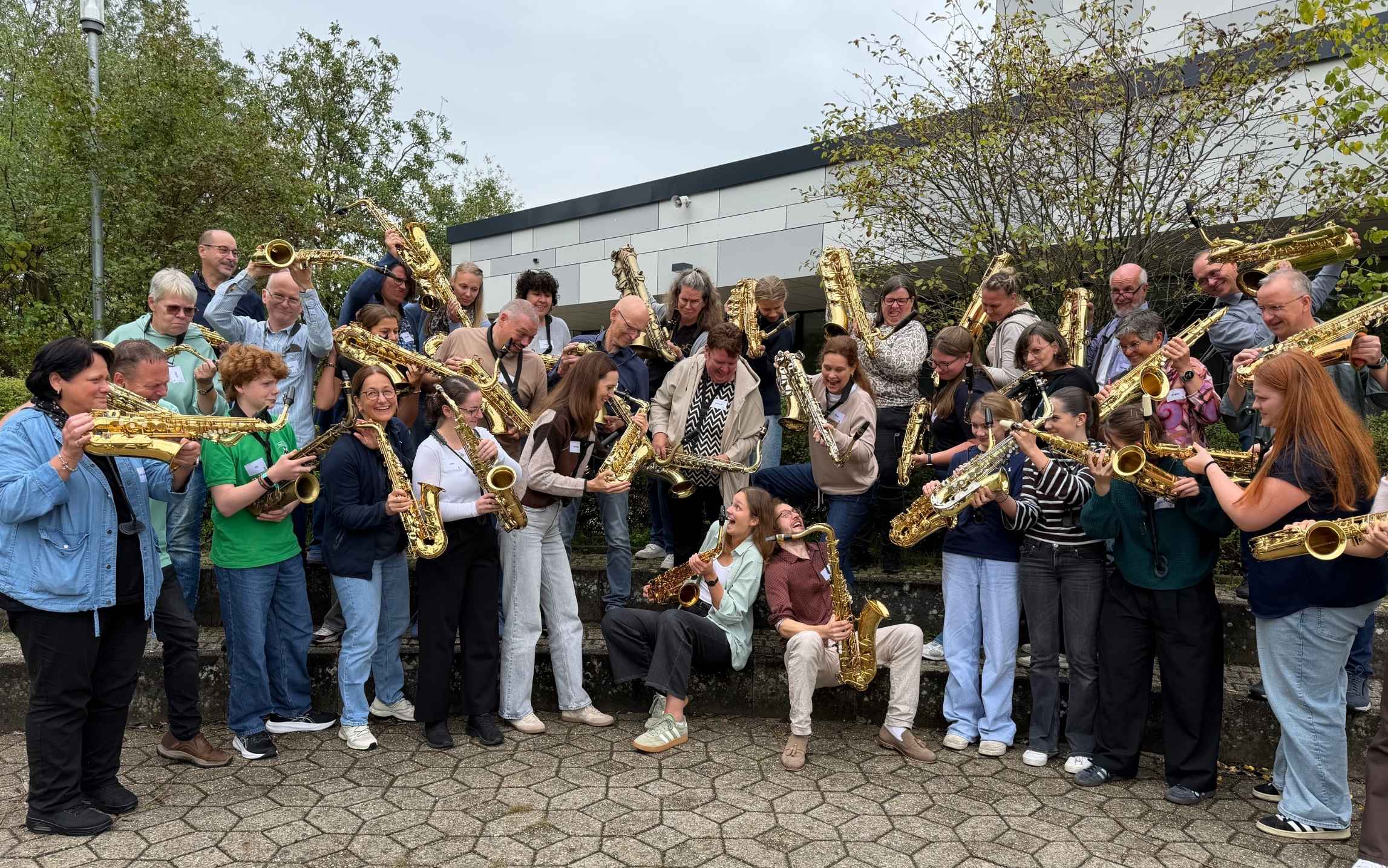 36 Saxophon Spieler*innen